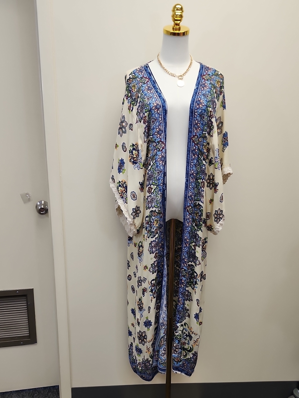Pinky Cream & Blue Floral Kimono Robe Size Large
